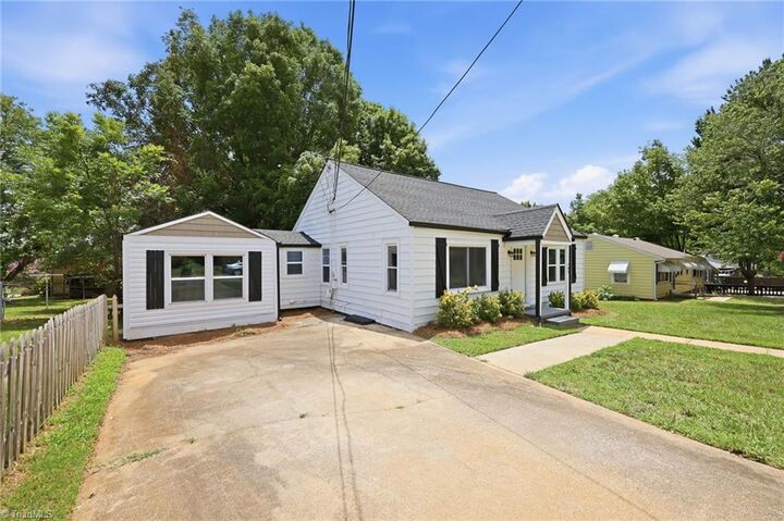 Property Photo: 105 Broadview Avenue NC 27295