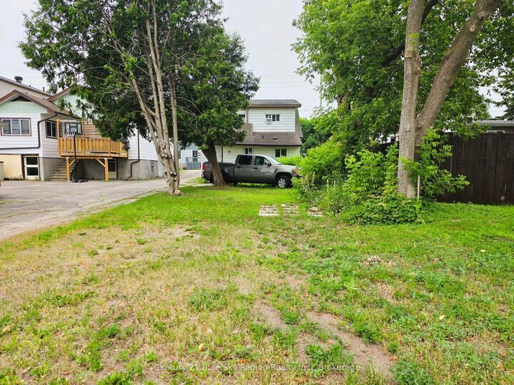 Property Photo: 220 Chippewa Street W ON P1B 6G2