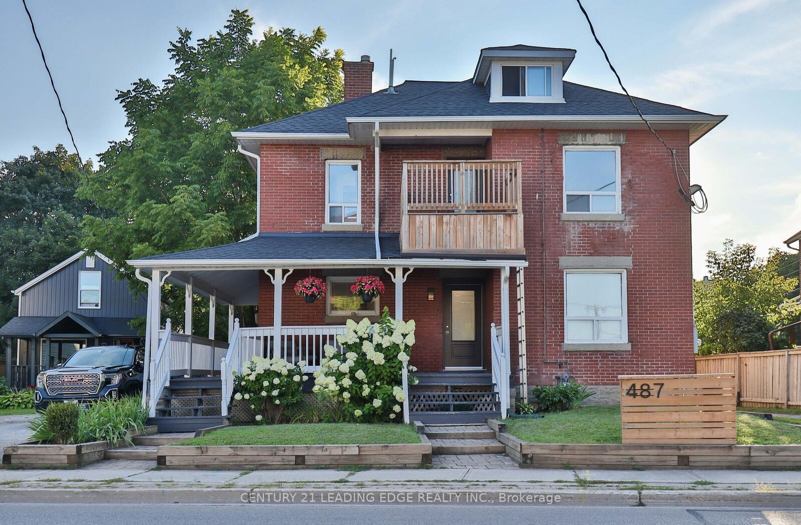 Property Photo: 487 Eagle Street A ON L3Y 1K7