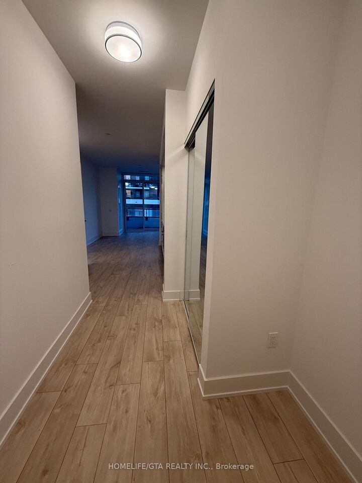 Property Photo: 10 Inn On The Park Drive 605 ON M3C 0P9