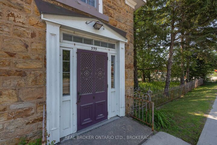 Property Photo:  595 King Street E  ON K7G 1H1 