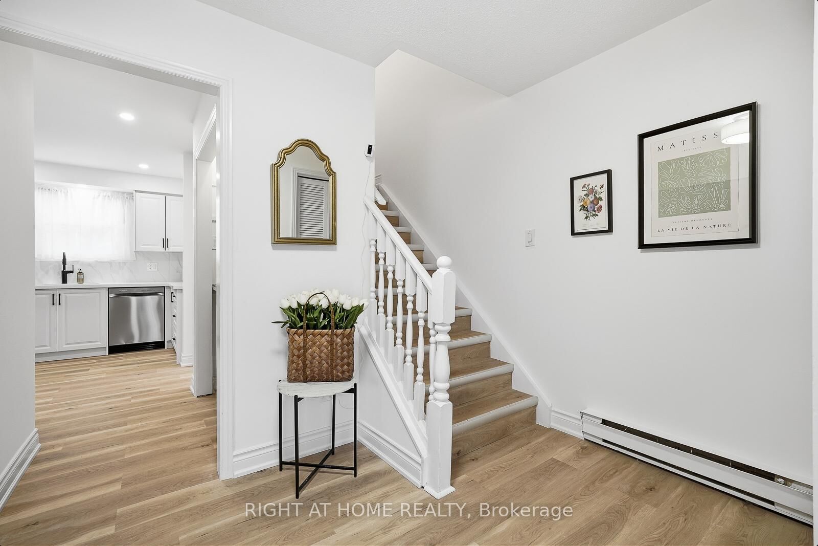 Property Photo: 259 Glenwoods Avenue ON L4P 2X1