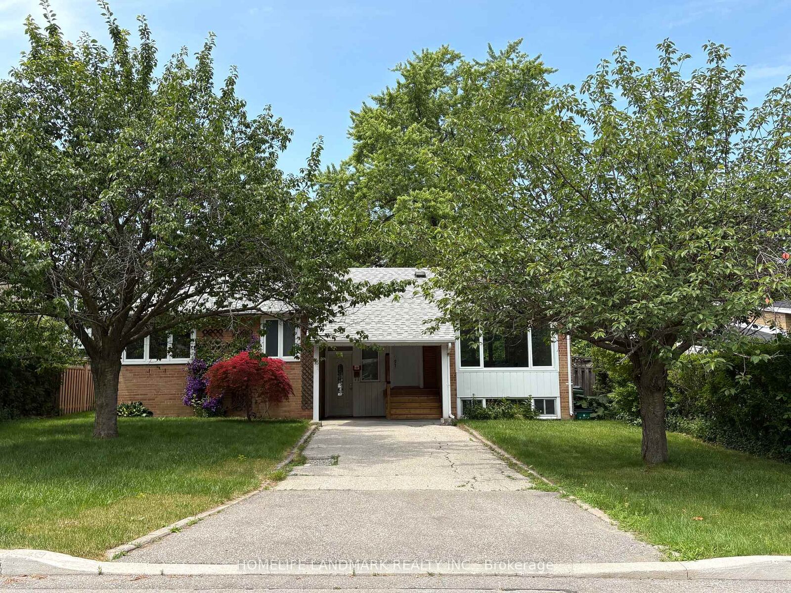 Property Photo: 73 Berkinshaw Crescent ON M3B 2T1