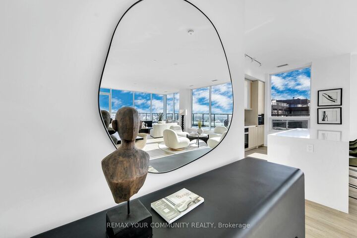 Property Photo: 8188 Yonge Street 1002 ON L4J 0M2