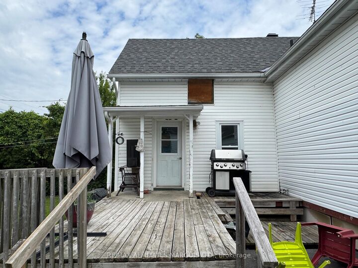 Property Photo: 42 Laurier Drive ON K0C 1X0