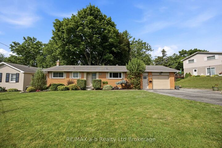 Property Photo: 88 Hillside Avenue ON N4B 1Y3