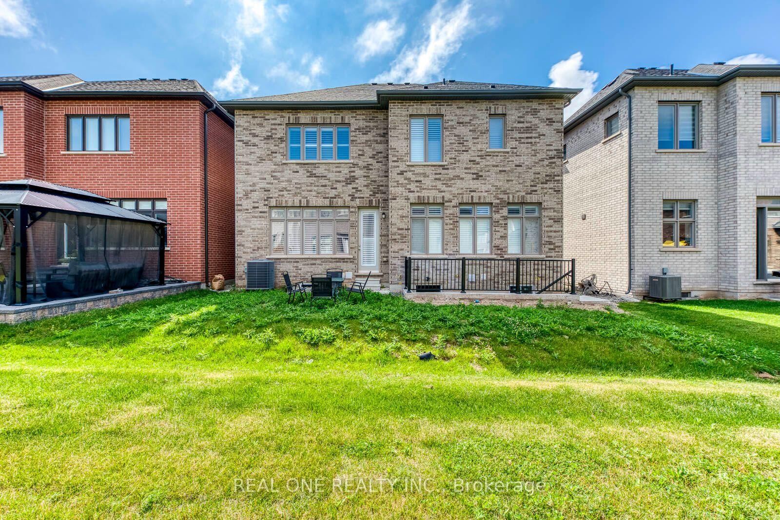 Property Photo:  43 Viva Gardens Bsmt  ON L6H 0Z1 