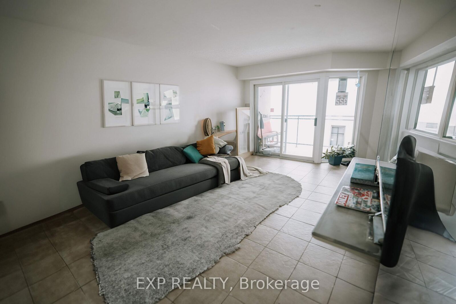 Property Photo: 858 Commissioners Road E 1207 ON N6C 5Y5