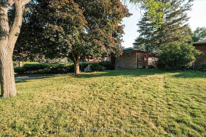 Property Photo: 904 Walnut Court ON L1H 2H9