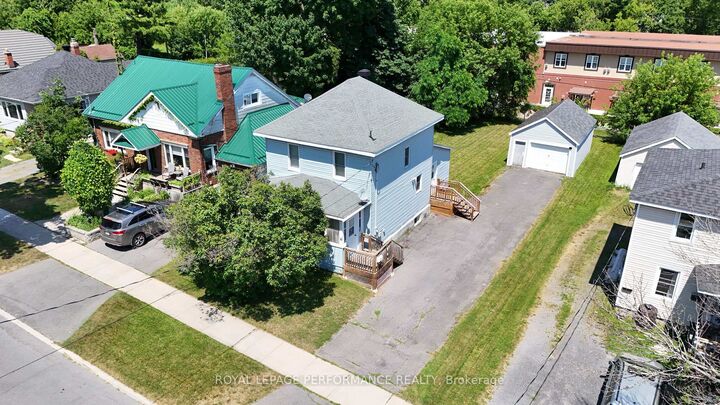Property Photo: 10 Dunbar Avenue ON K6H 5M7