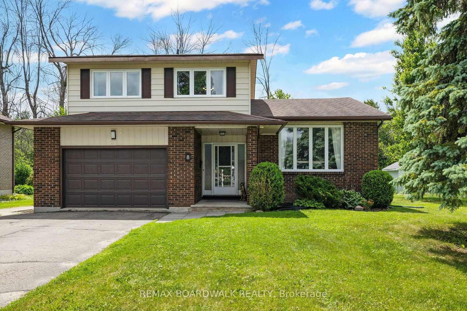 Property Photo:  8 Jessie Drive  ON K7H 3J1 