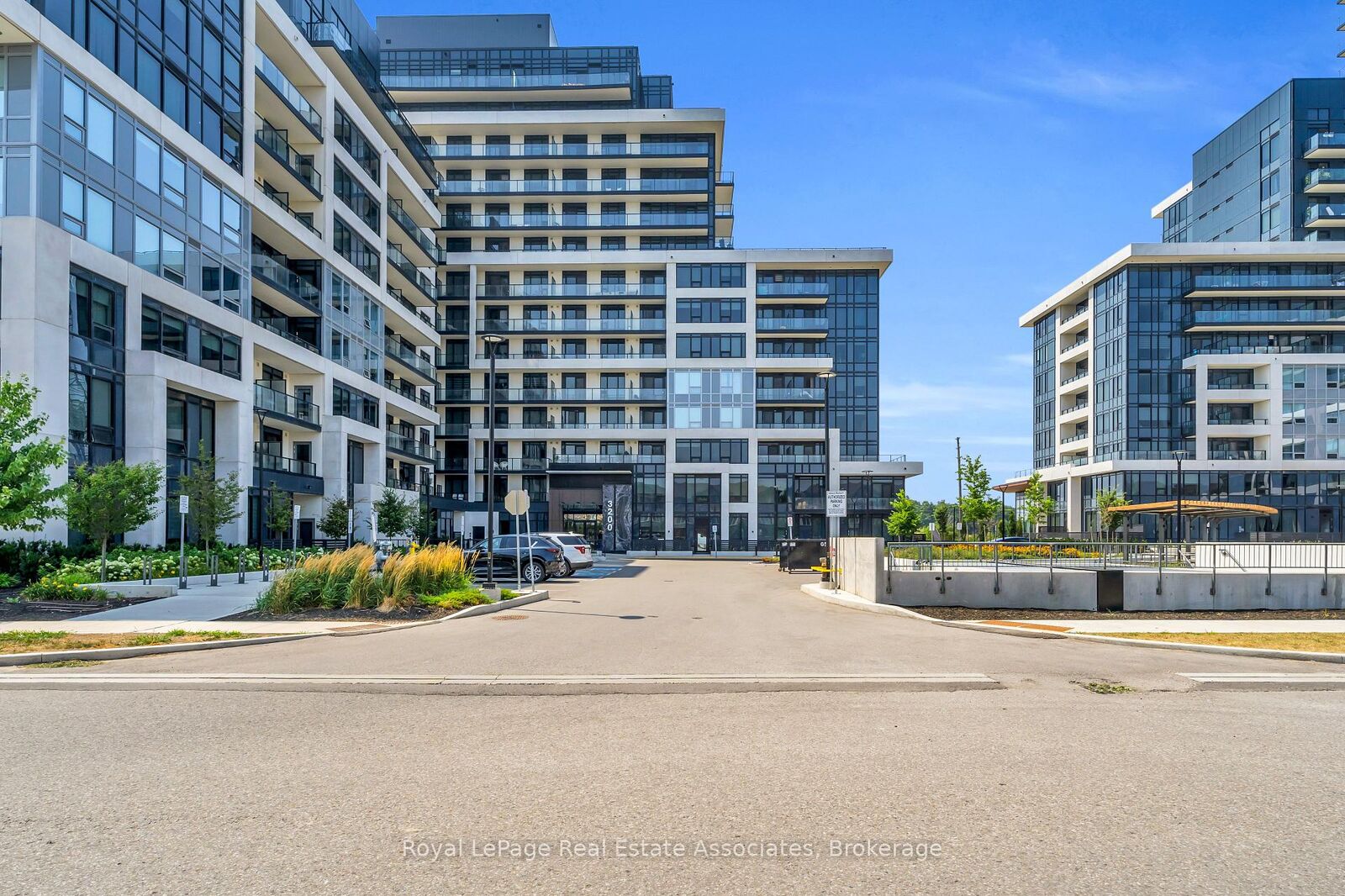 Property Photo: 3200 William Coltson Avenue 622 ON L6H 7B9