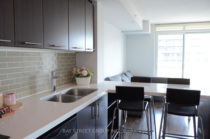 Property Photo: 555 Wilson Avenue #1009E ON M3H 0C5