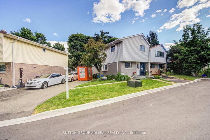 Property Photo: 4 Hilda Court ON L6S 2C1