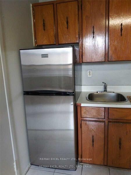 Property Photo:  2863 Dundas Street W 2  ON M6P 1Y9 