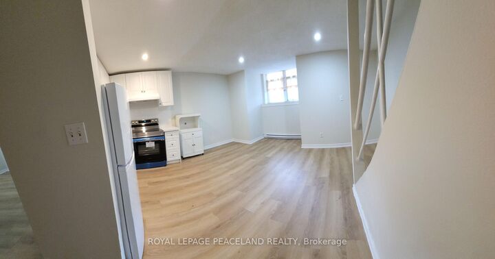 Property Photo:  558 Spadina Crescent 1  ON M5S 2J9 