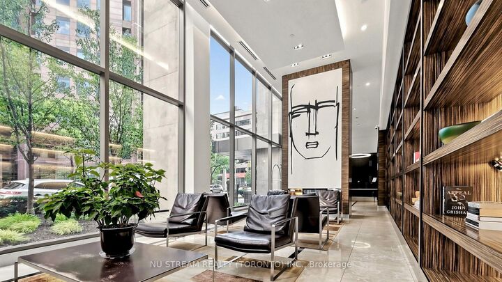 Photo de la propriété: 38 Grenville Street 4407 ON M4Y 1A5