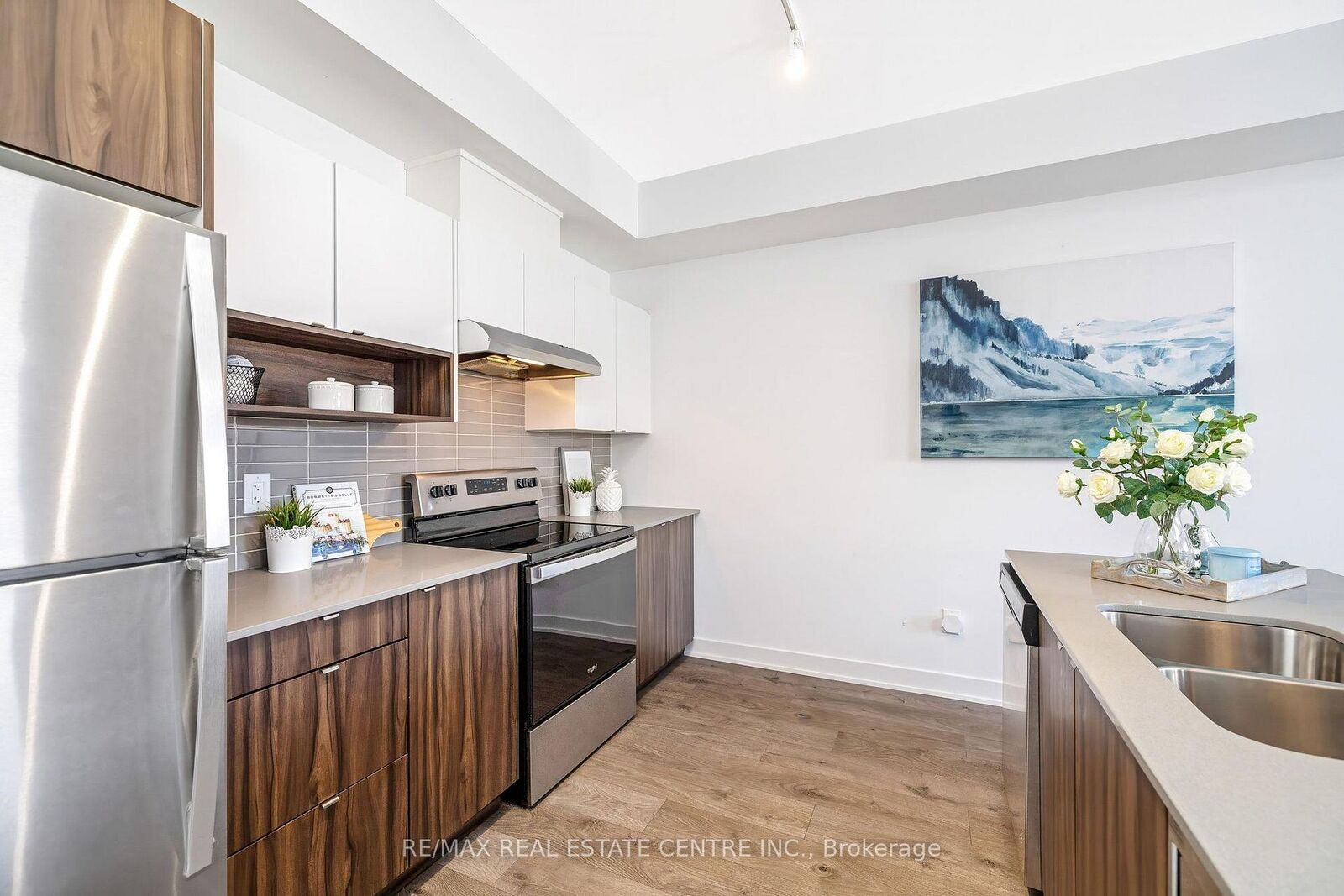 Property Photo: 1121 Cooke Boulevard 28 ON L7T 0C3