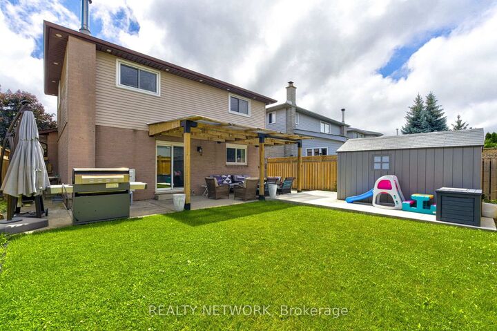 Property Photo:  214 Merrilee Crescent  ON L9A 5E2 