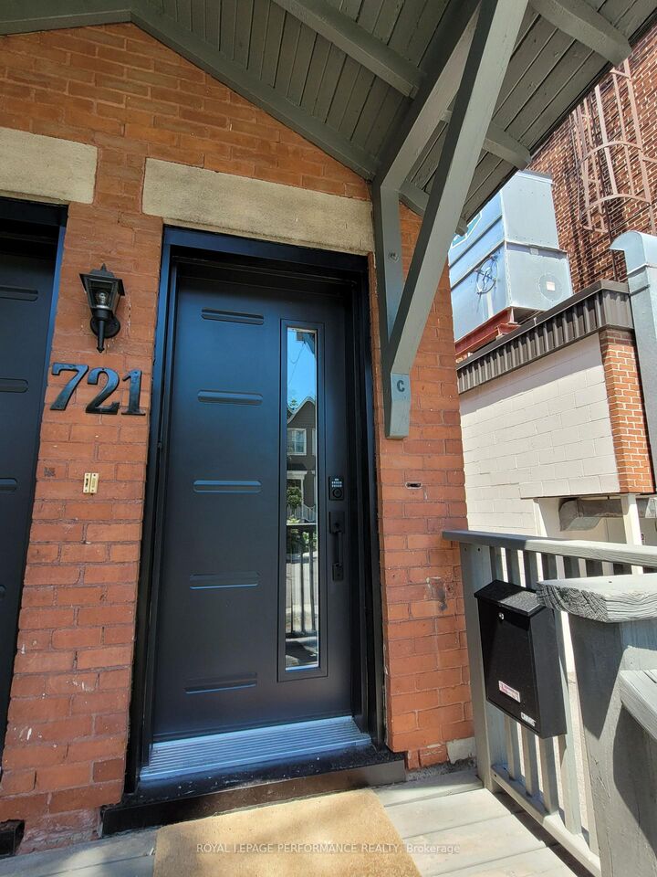 Property Photo: 721 C Cooper Street ON K1R 5J5