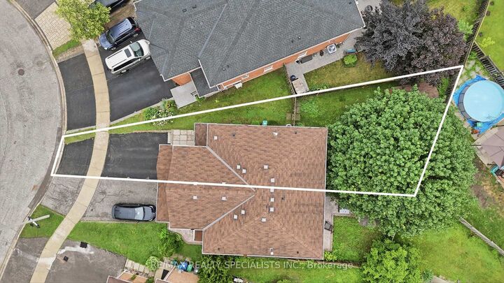 Property Photo:  6803 Bansbridge Crescent  ON L5N 6T3 