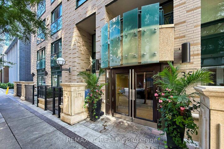 Property Photo: 35 Hayden Street 1204 ON M4Y 3C3