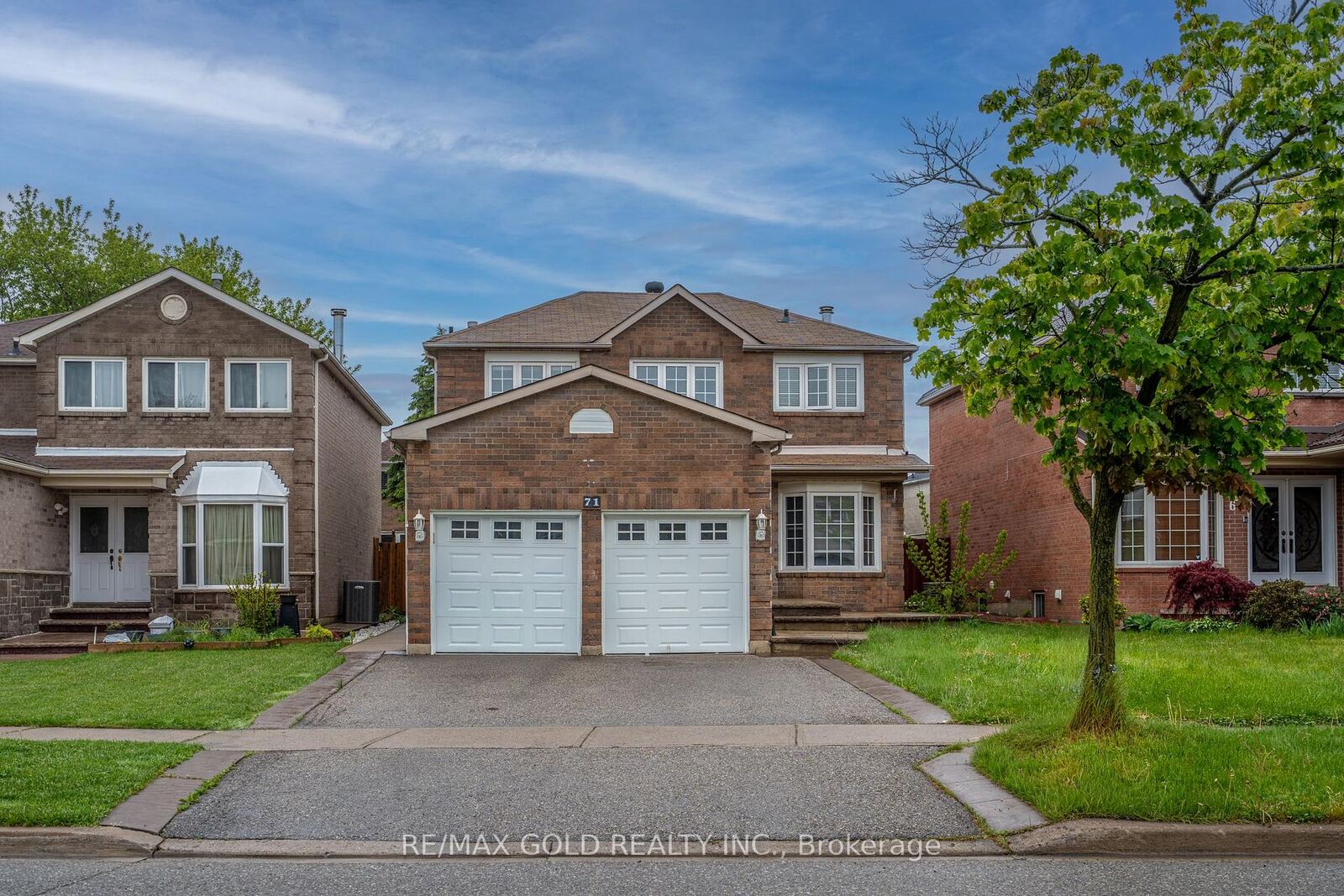 Property Photo:  71 Ravenswood Drive  ON L6Y 4A1 