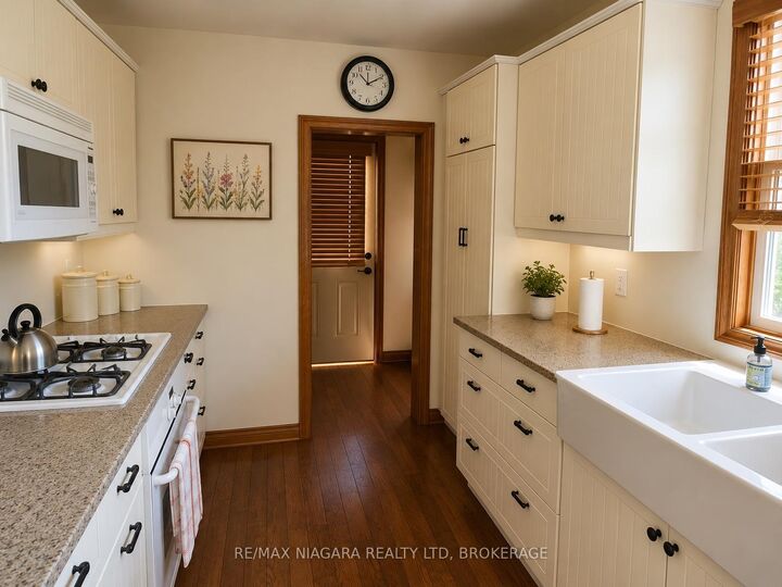 Property Photo: 63 Sullivan Avenue ON L2V 2Y7