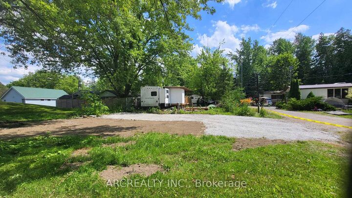 Property Photo: 28 Horseshoe Circle ON L0E 1N0