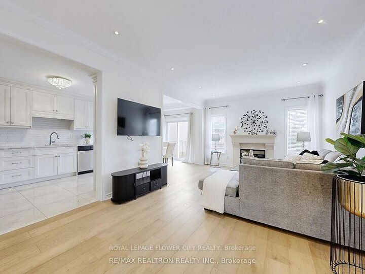 Property Photo:  60 Colombo Crescent Main  ON L6A 0A3 