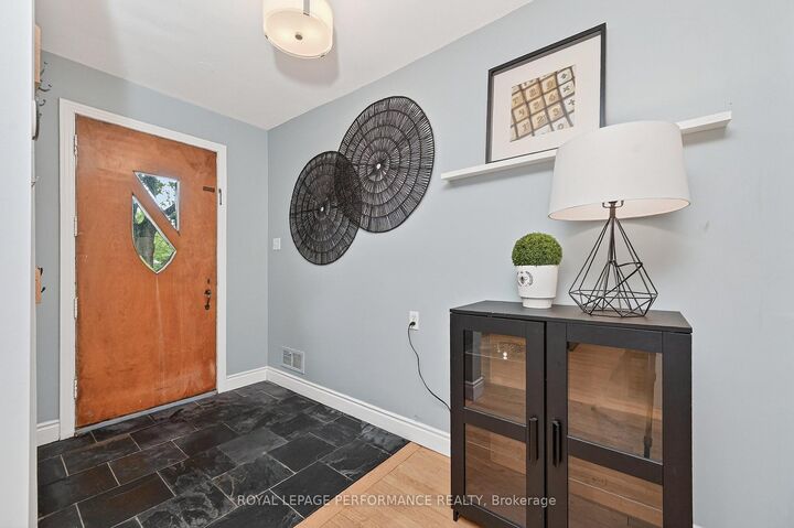 Property Photo:  140 Begonia Avenue  ON K1H 6E4 