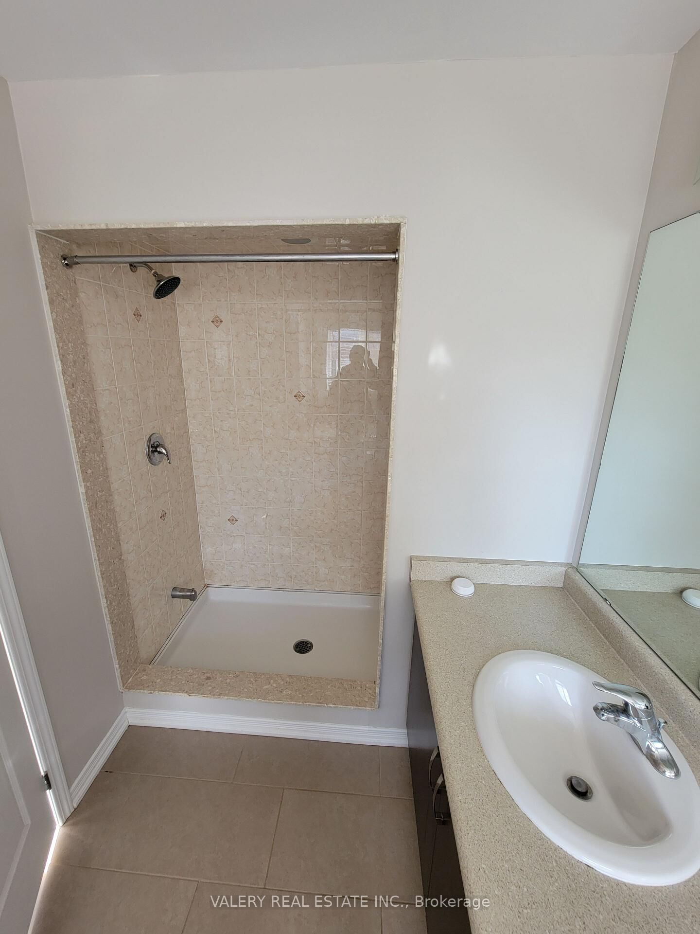 Property Photo:  147 Baffin Crescent 1  ON L7A 4K7 