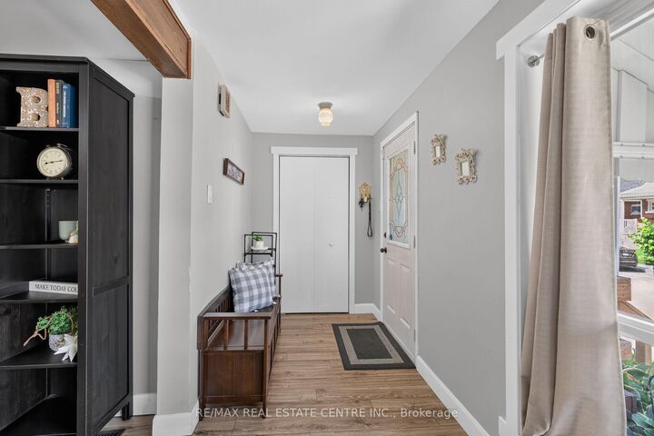 Property Photo:  220 Paling Avenue  ON L8H 5J7 