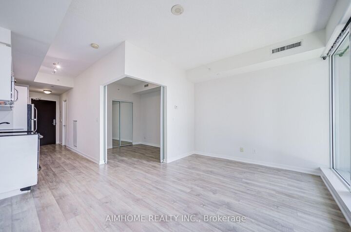 Property Photo: 150 East Liberty Street 1909 ON M6K 3R5
