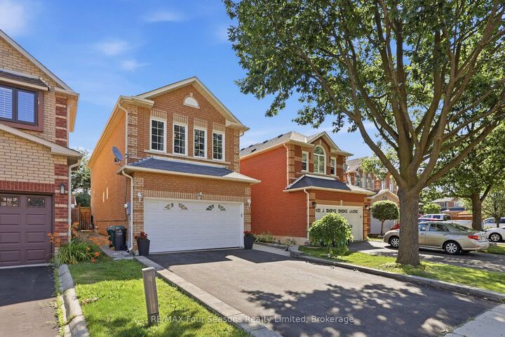 Property Photo: 32 Faithknight Court ON L7A 1H9