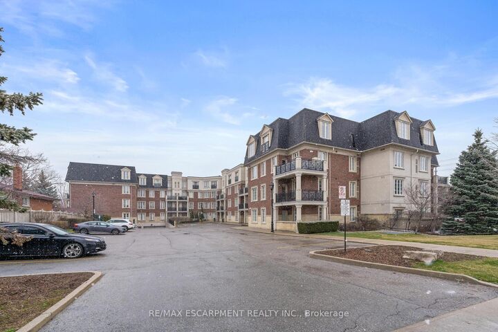 Property Photo: 3351 Cawthra Road 116 ON L5A 4N5