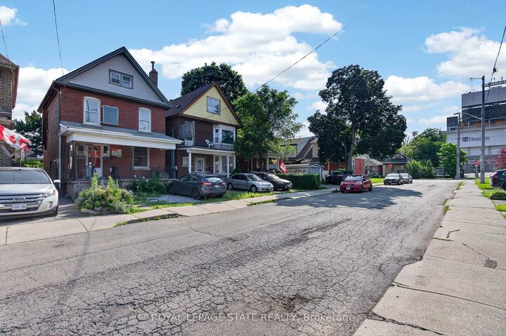 Property Photo:  103 Rosemont Avenue  ON L8L 2M6 