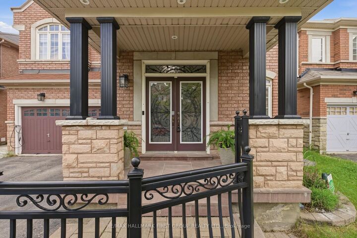 Property Photo:  22 Cragg Crescent  ON L1T 0E4 