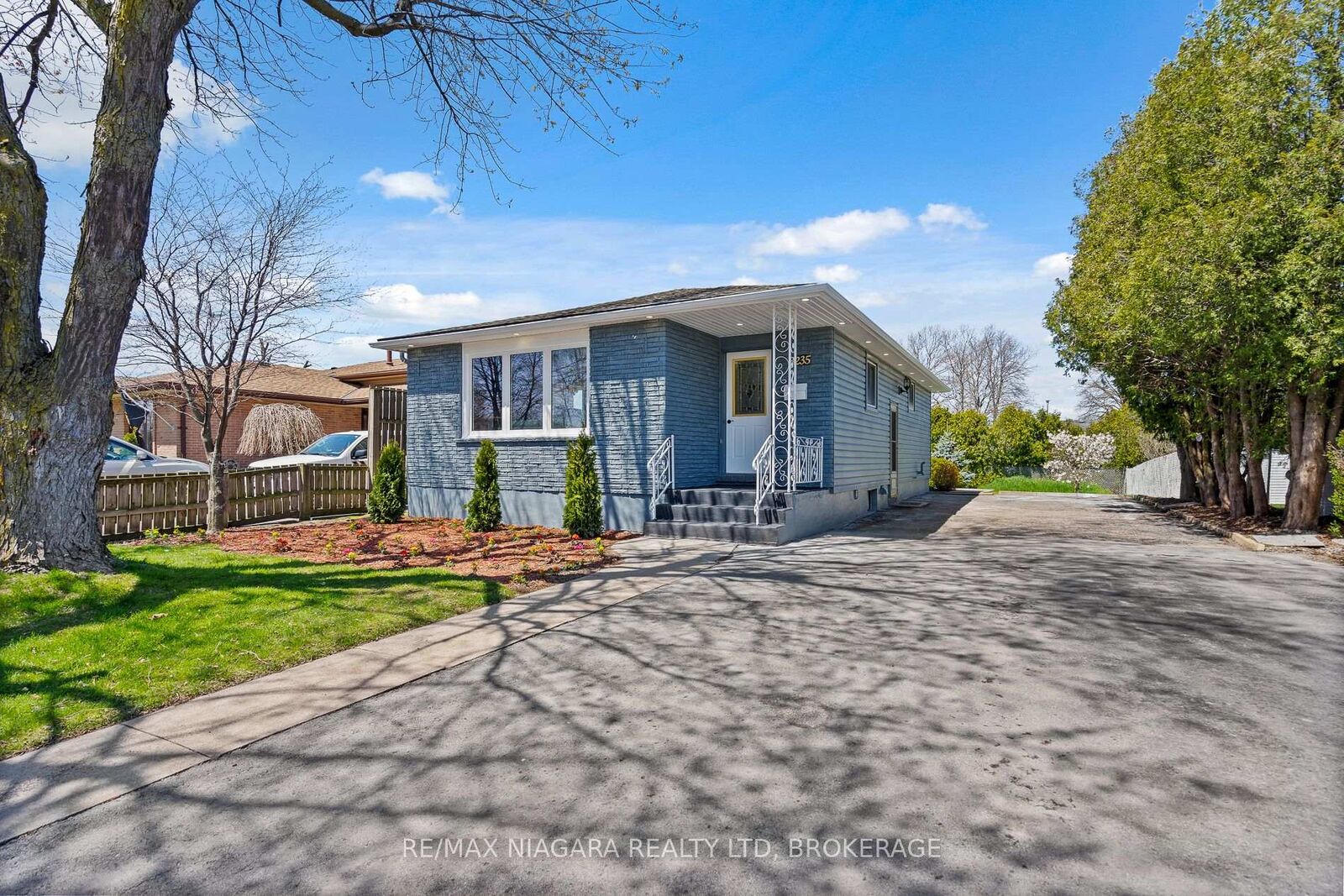 Property Photo:  8235 Paddock Trail Drive Upper  ON L2H 1X1 