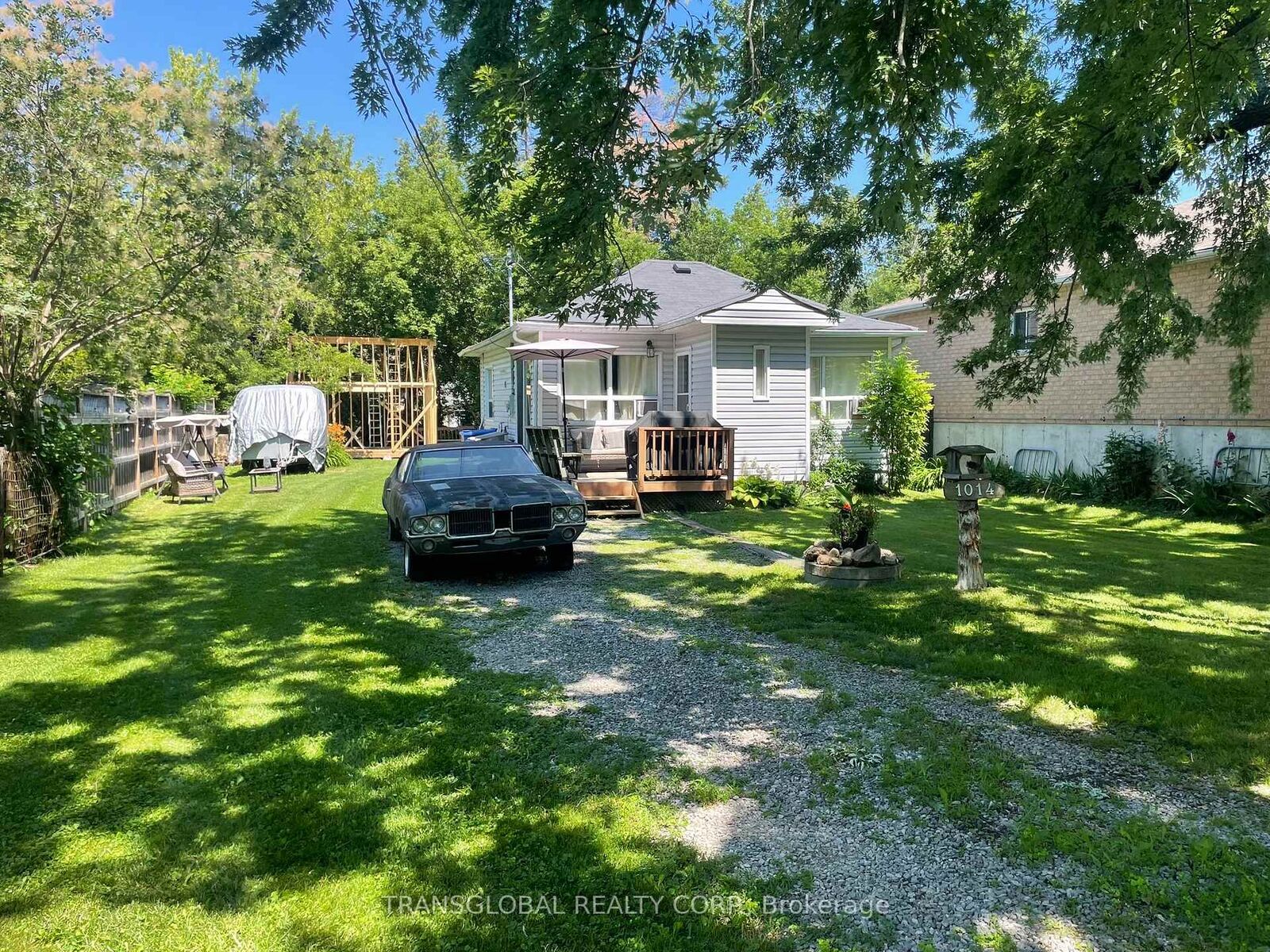 Property Photo:  1014 Barton Avenue  ON L4P 3E9 