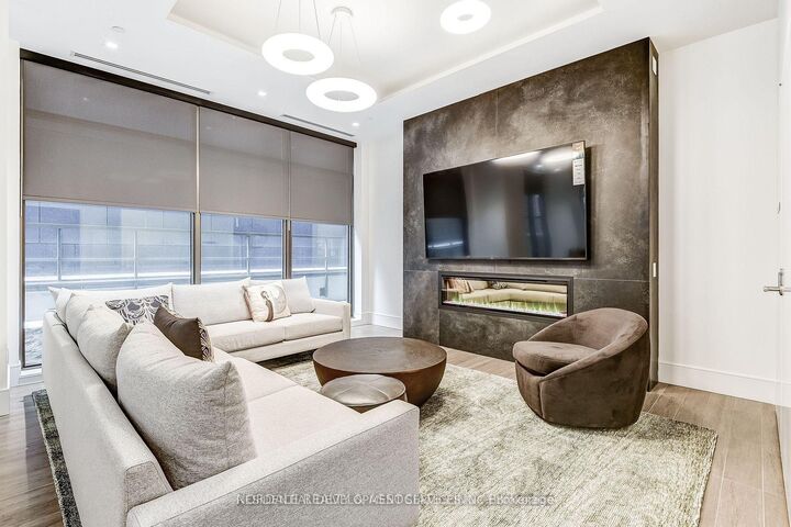 Property Photo:  28 Widmer Street 3923  ON M5V 0T2 