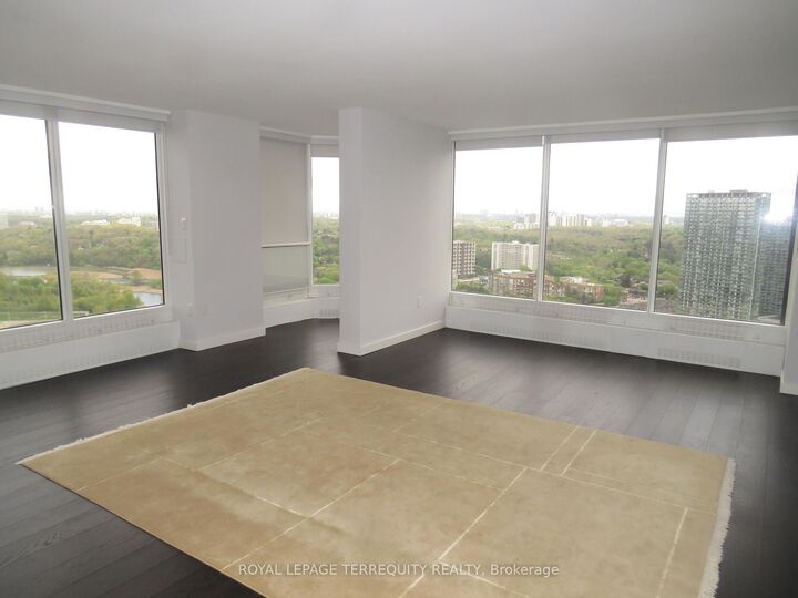 Property Photo: 2045 Lake Shore Boulevard W 3305 ON M8V 2Z6