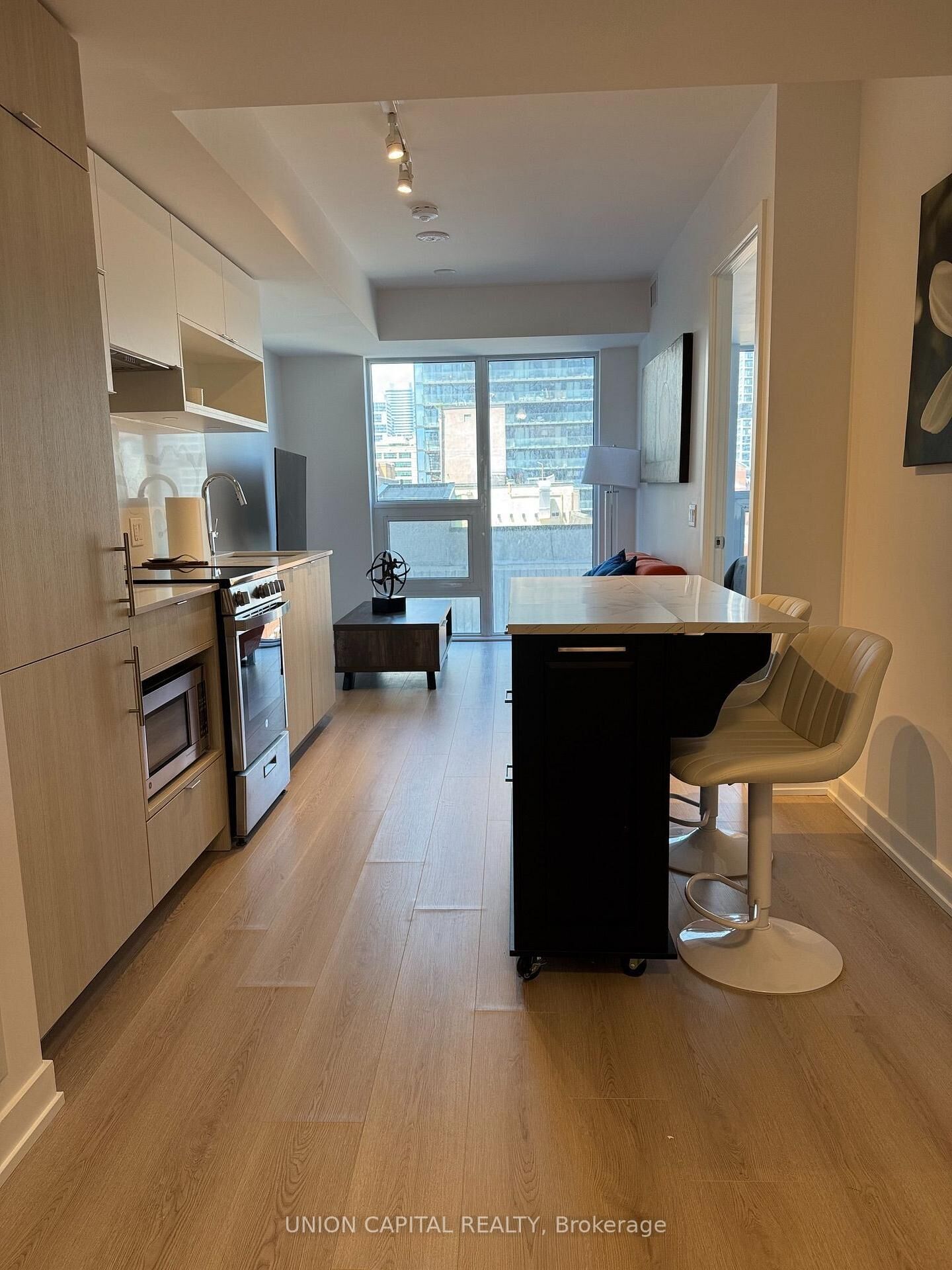 Property Photo:  100 Queen Street E 1117  ON M5C 0B5 
