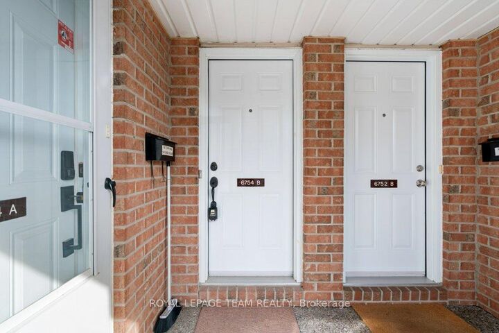 Property Photo: 6754 Jeanne D'Arc Boulevard N B ON K1C 6E9