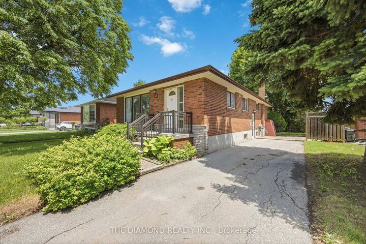 Property Photo: 21 Jardine Place ON M9R 2B8