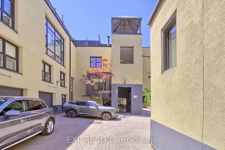 Property Photo: 306 Sackville Street 4 ON M5A 3G2