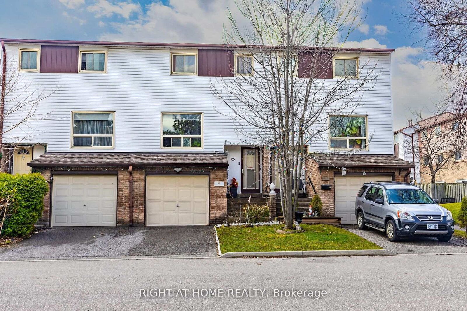 Property Photo: 1221 Dundix Road 56 ON L4Y 3Y9