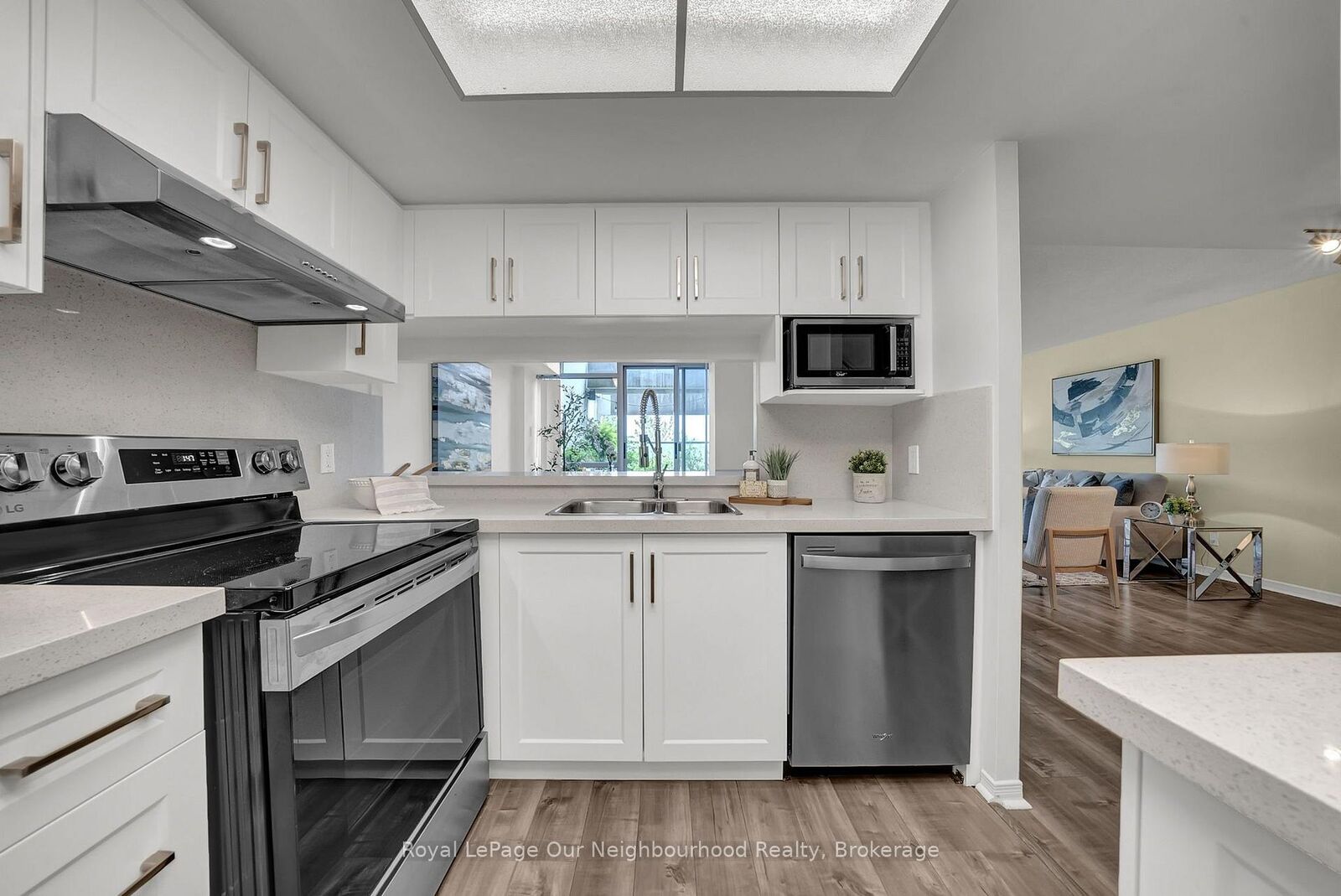 Property Photo:  25 Cumberland Lane 304  ON L1S 7K1 