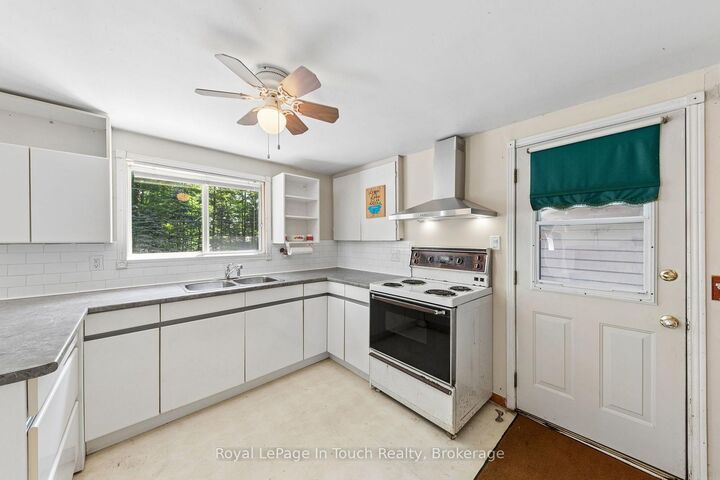 Property Photo: 1558 Champlain Road ON L9M 0C1