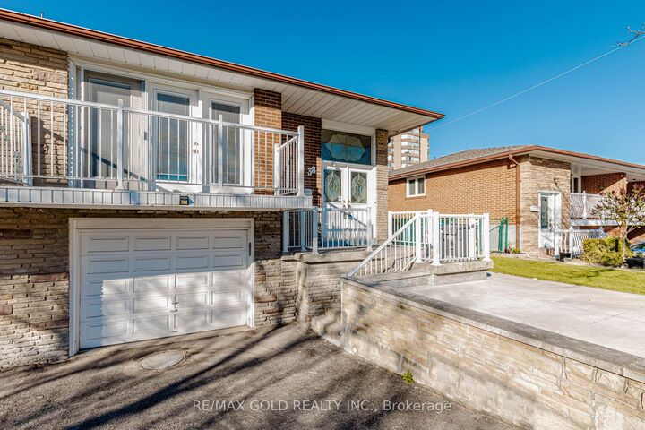 Property Photo: 38 Achill Crescent ON L5B 1L1